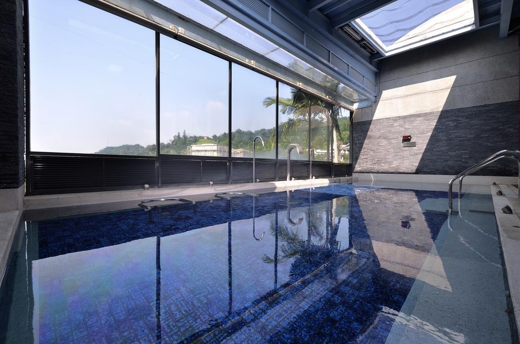 The Sun Hot Spring & Resort Тайджун Екстериор снимка