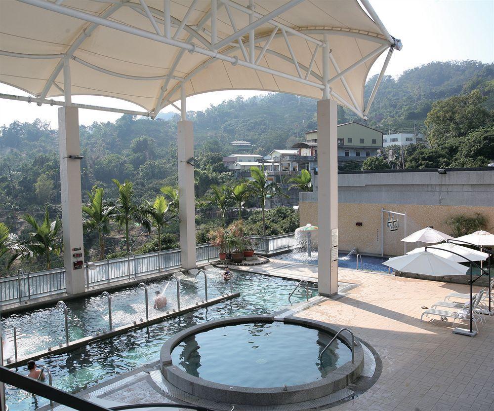 The Sun Hot Spring & Resort Тайджун Екстериор снимка