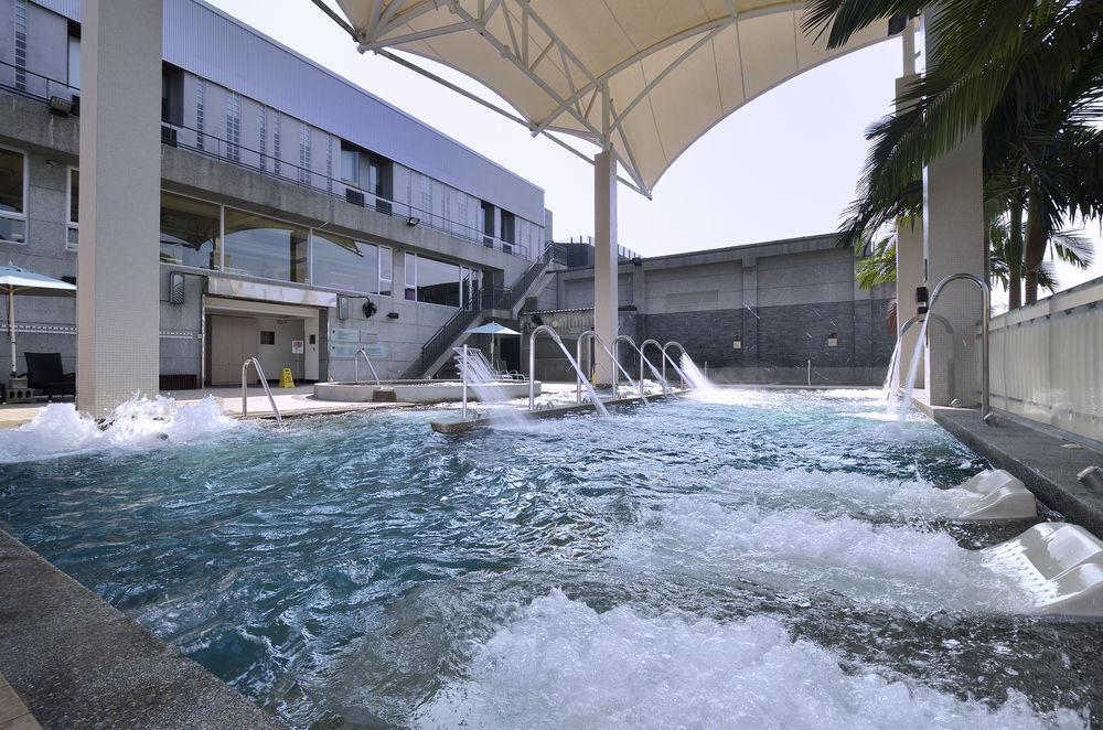 The Sun Hot Spring & Resort Тайджун Екстериор снимка