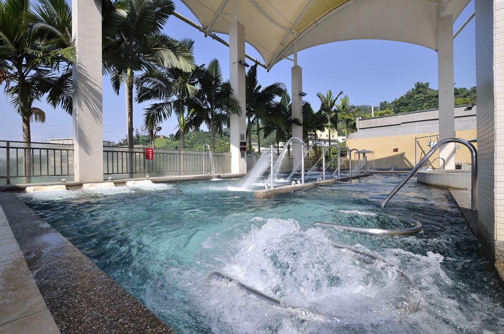 The Sun Hot Spring & Resort Тайджун Екстериор снимка